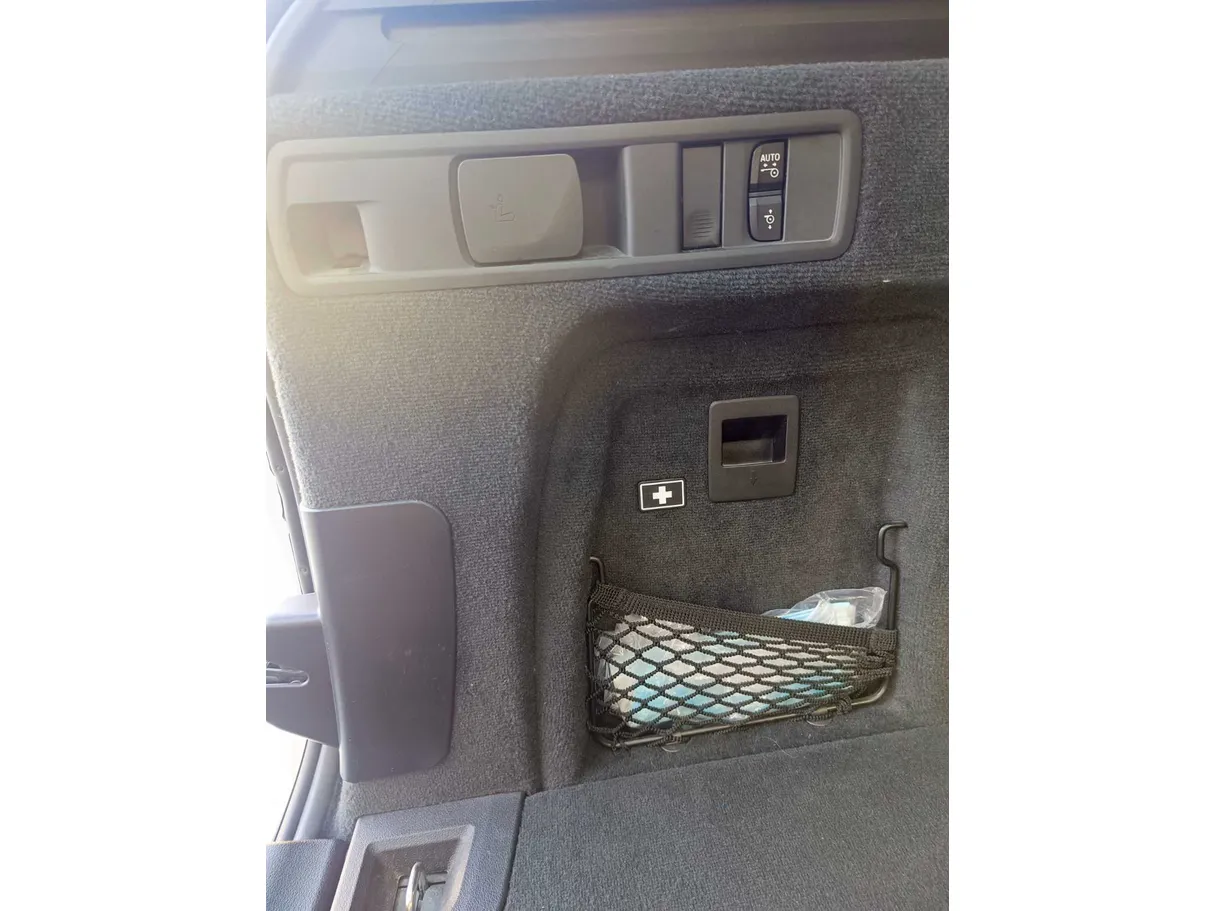 Car image 35