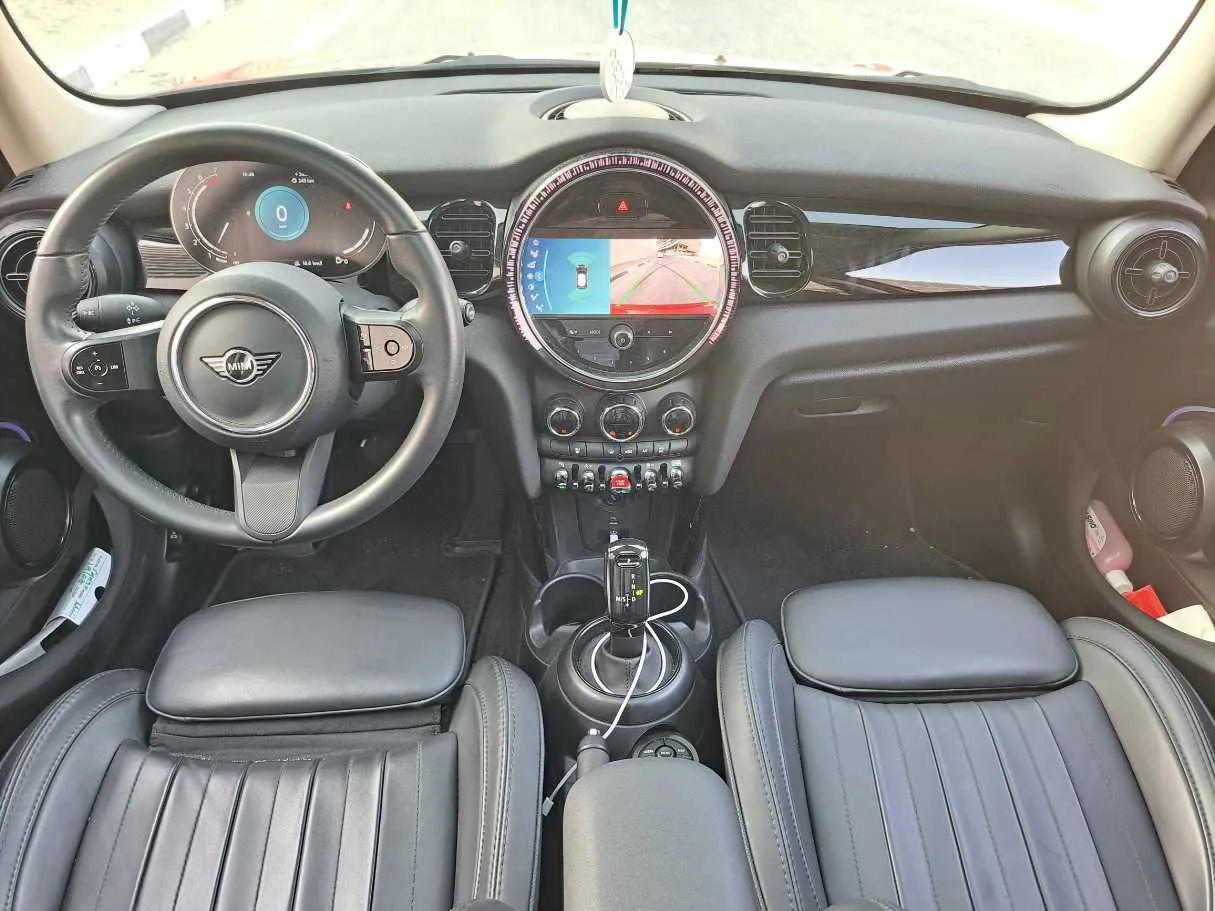Car image 15