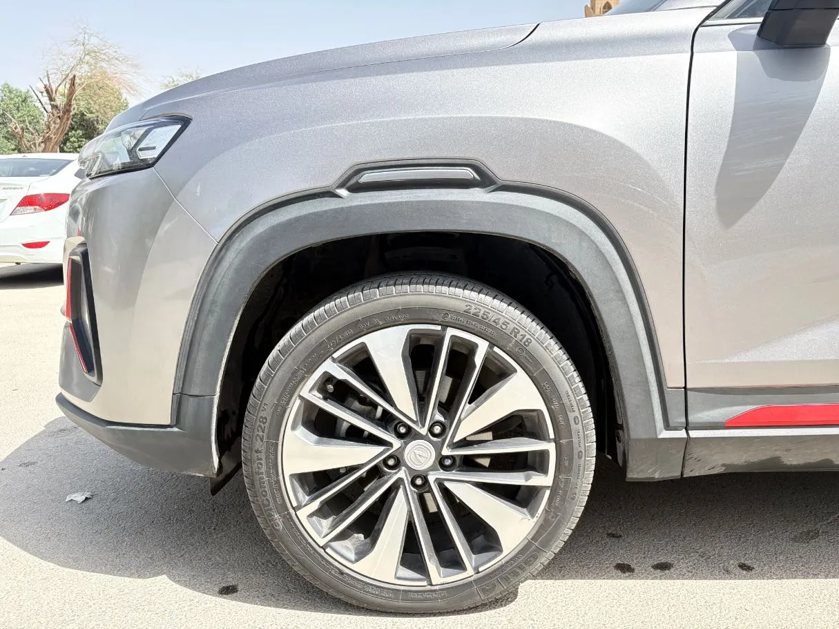 Car image 9