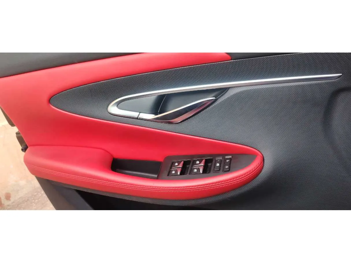 Car image 30