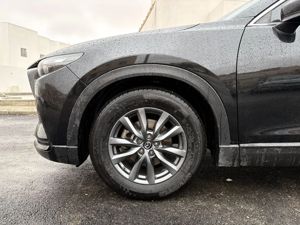 Car image 9