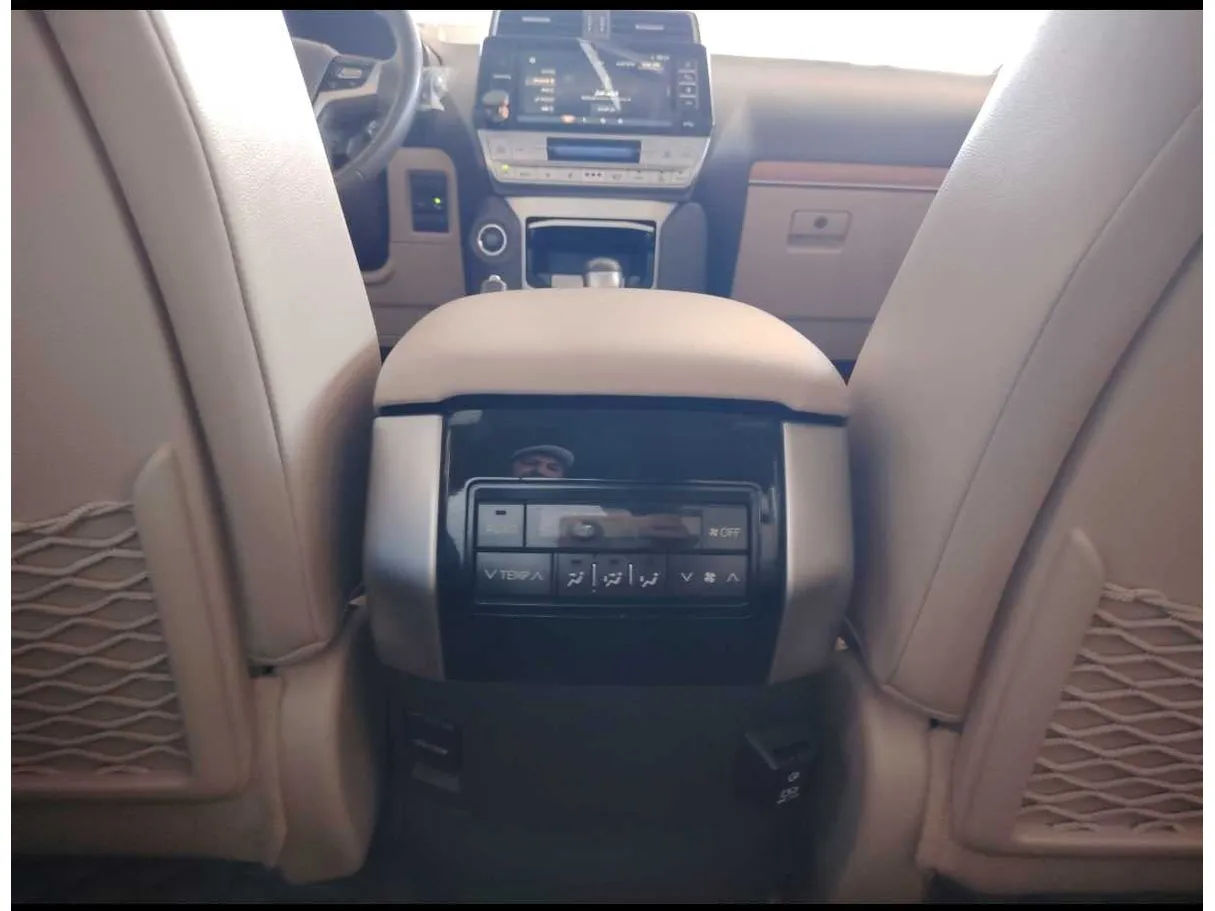 Car image 32