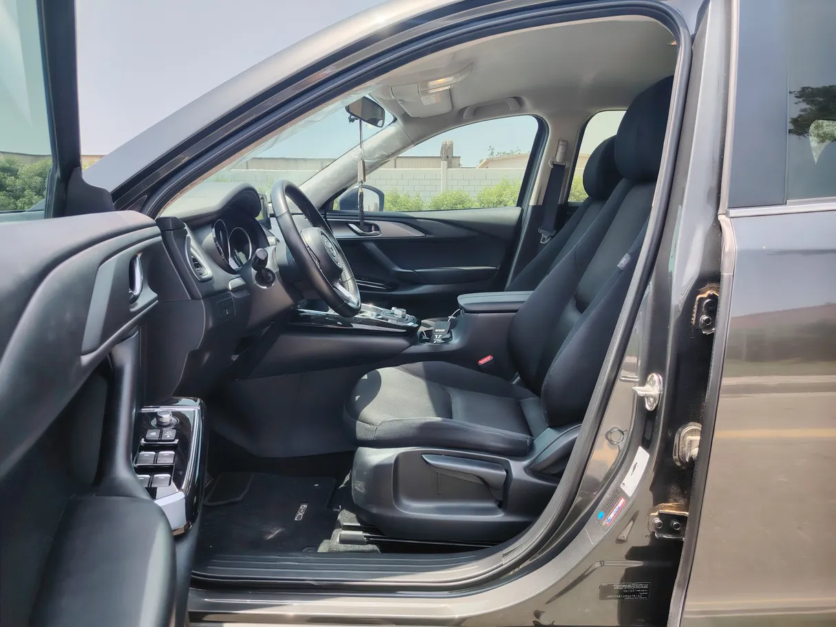 Car image 11