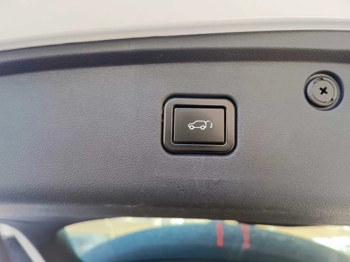Car image 29