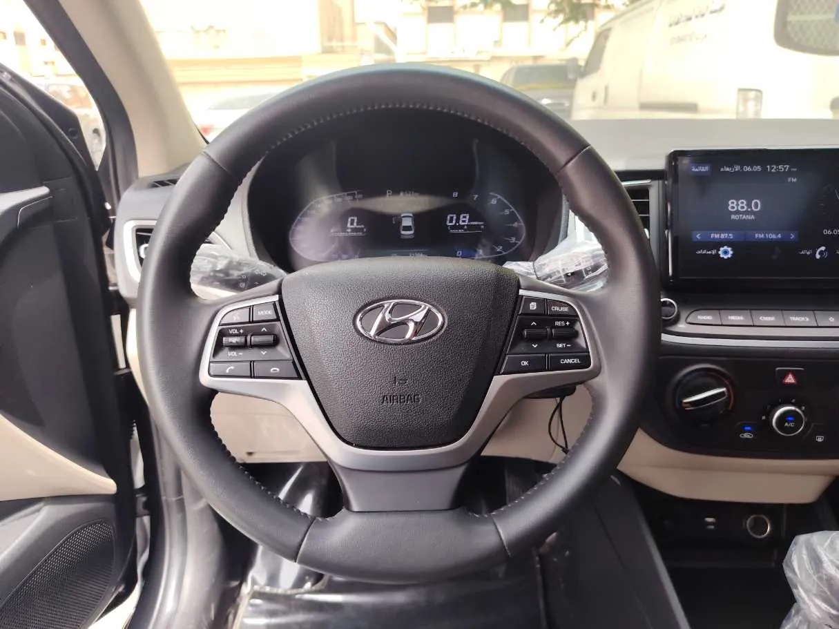 Car image 21