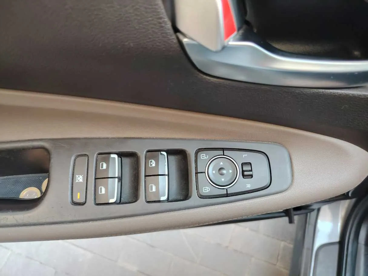 Car image 43