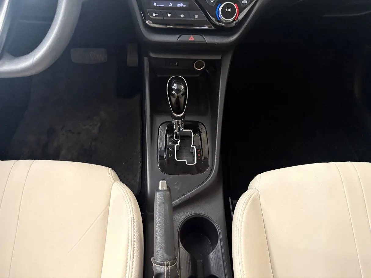 Car image 18