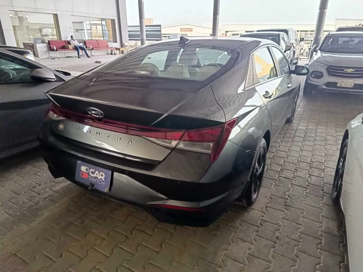 Car image 4