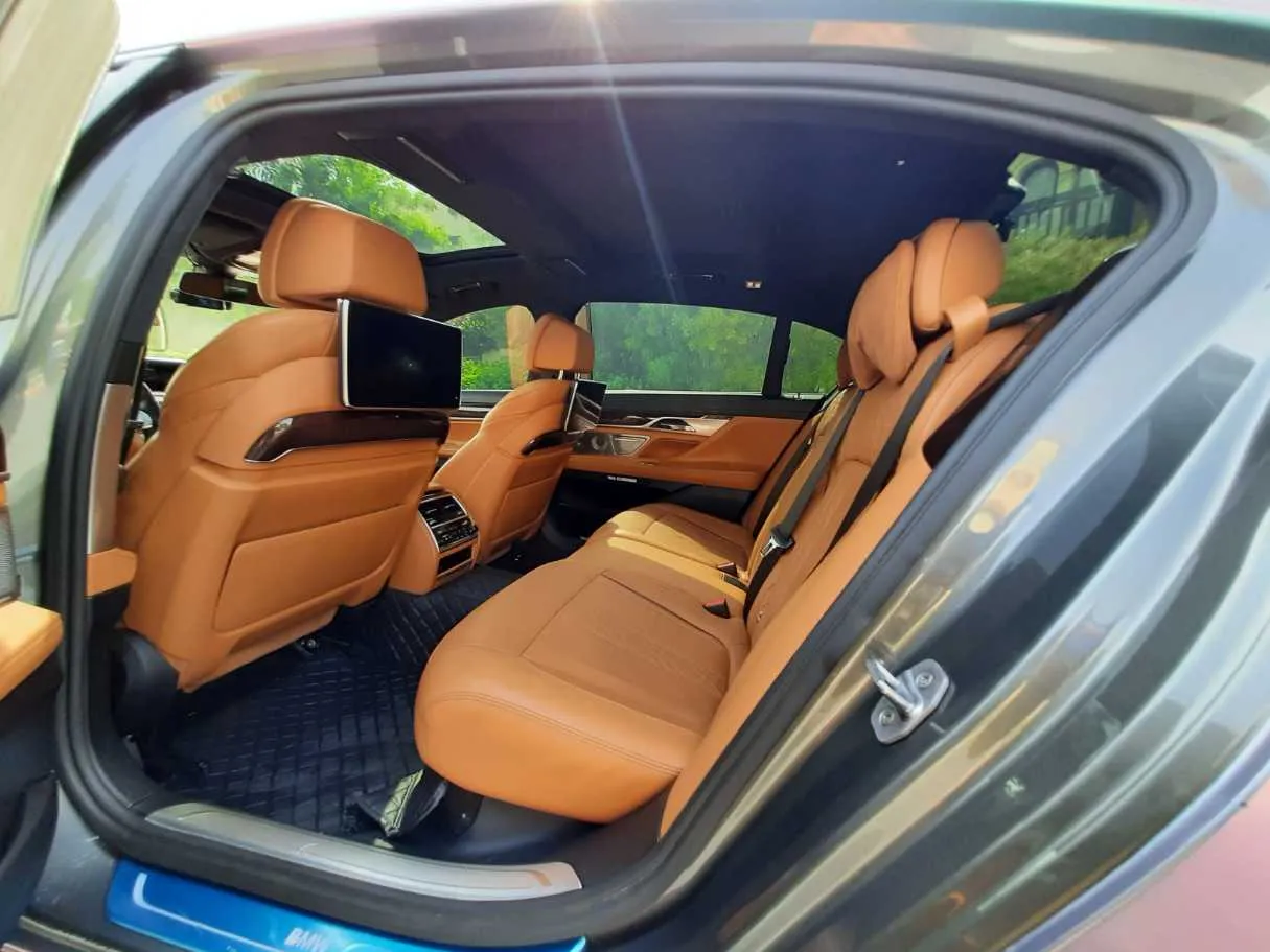 Car image 13