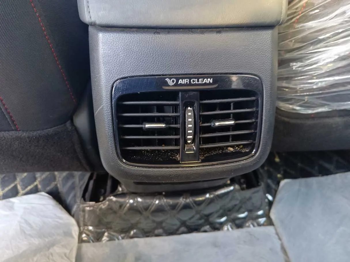 Car image 32