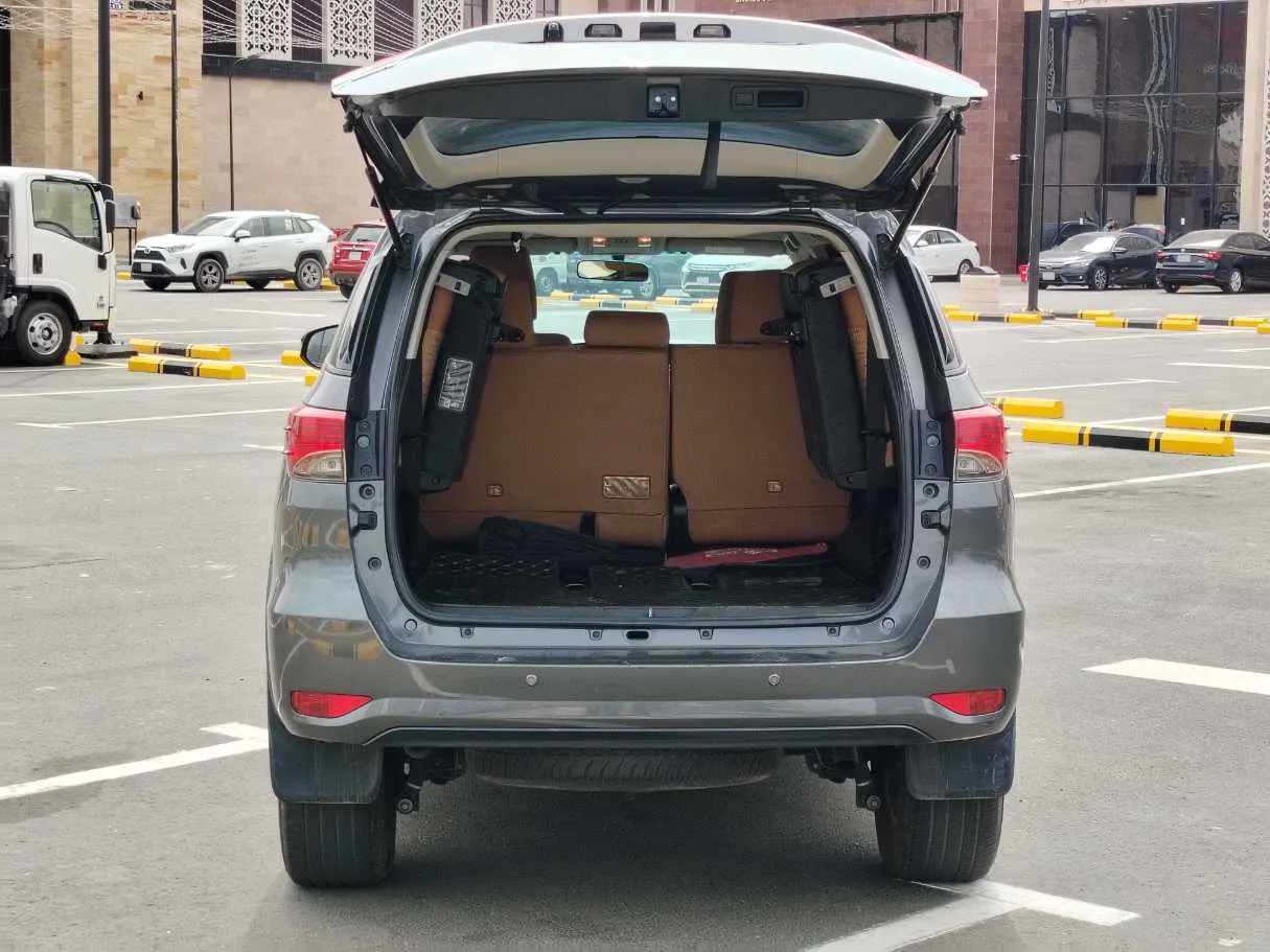 Car image 23