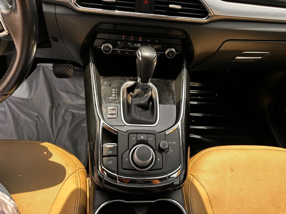 Car image 17