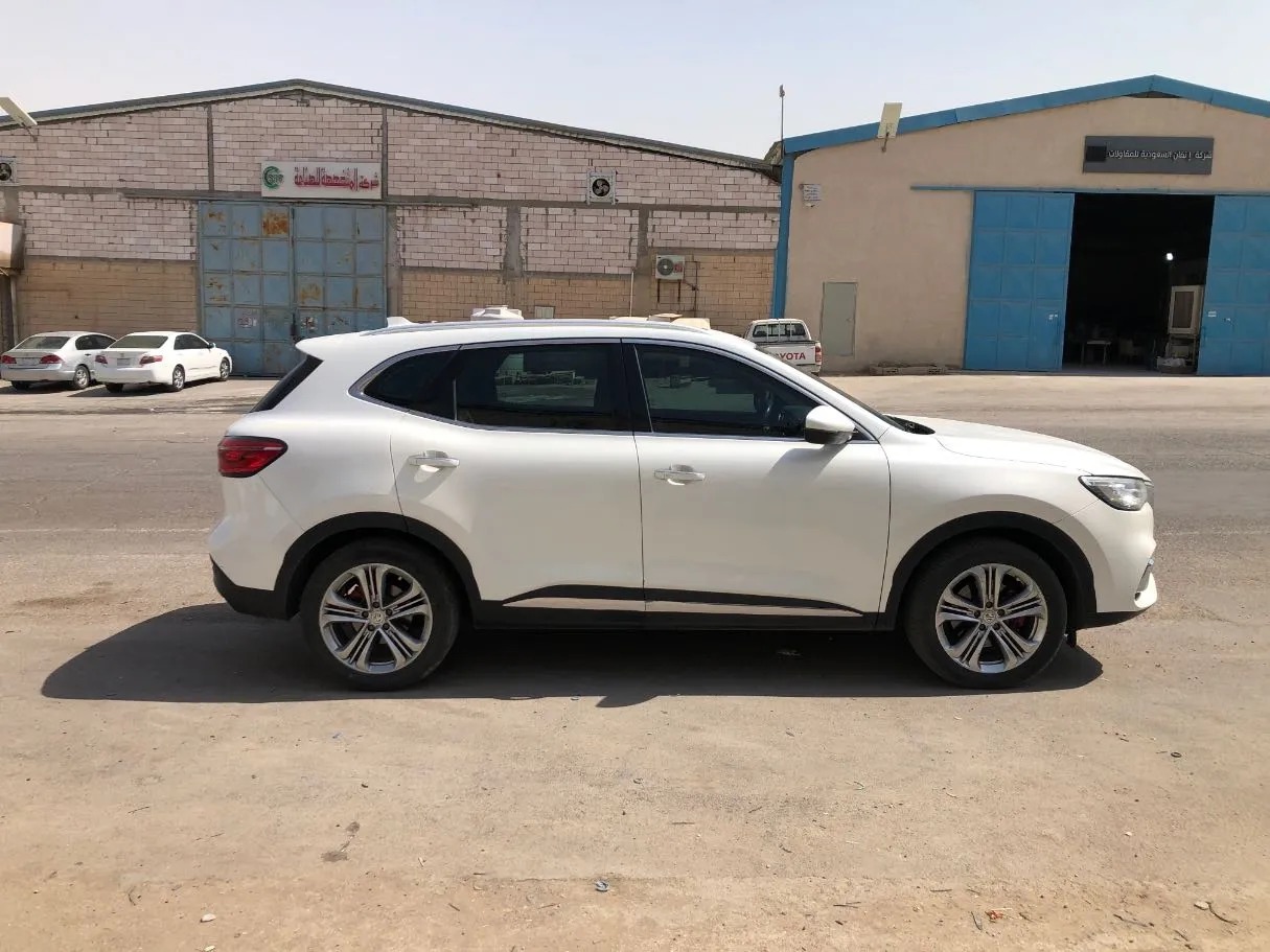 Car image 4