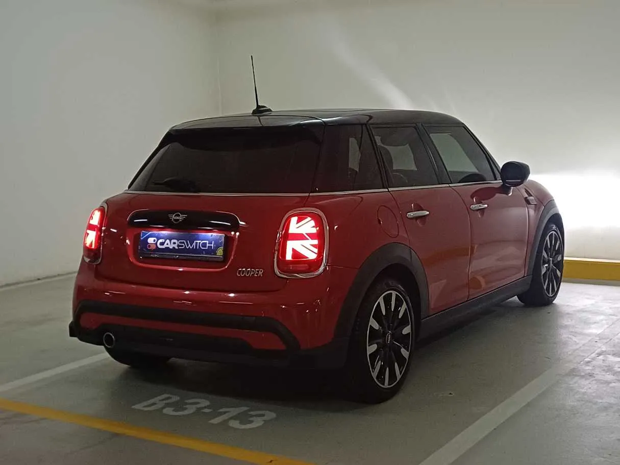 Car image 5