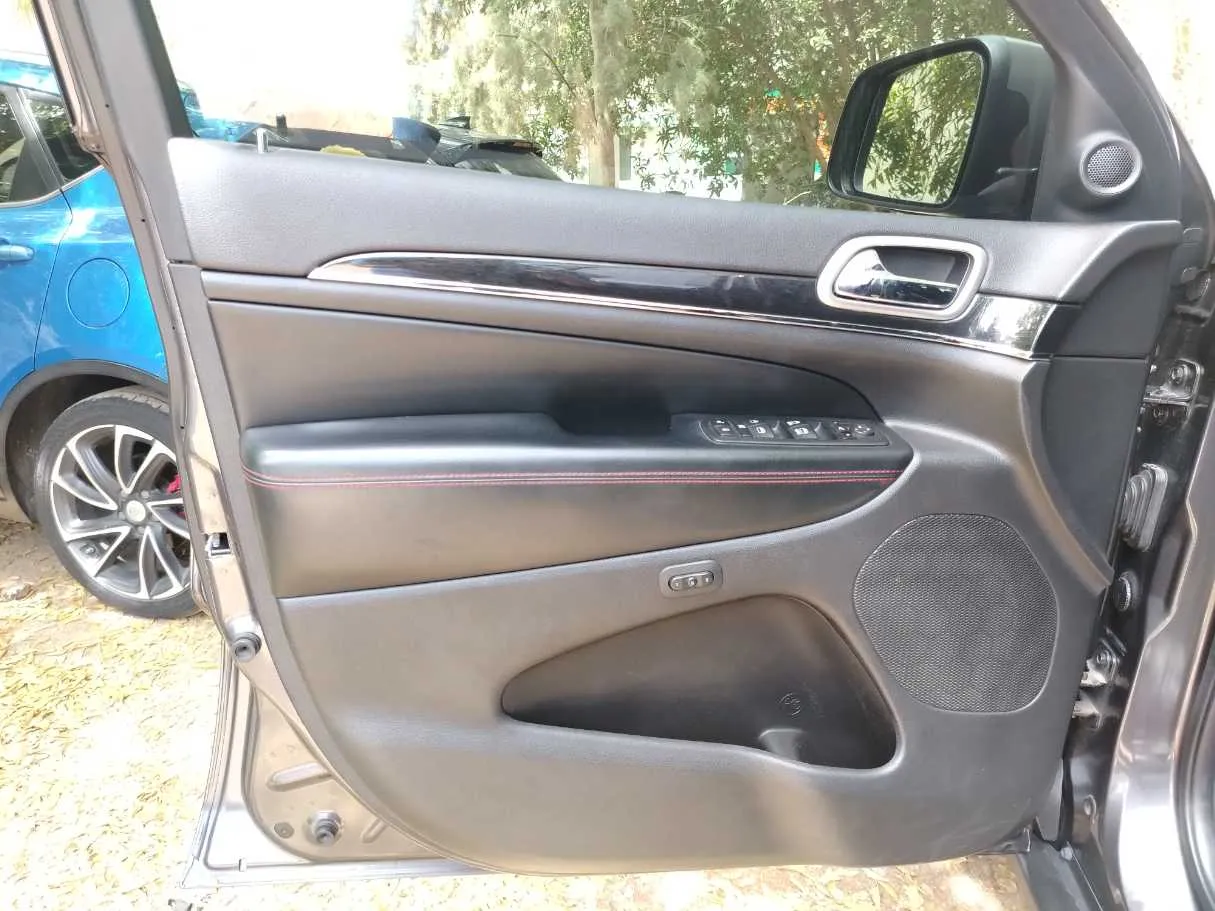 Car image 37