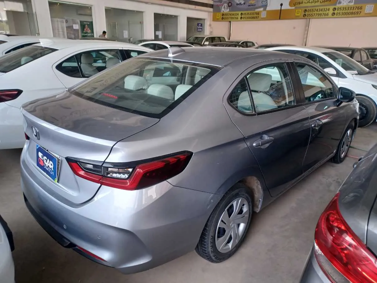 Car image 5