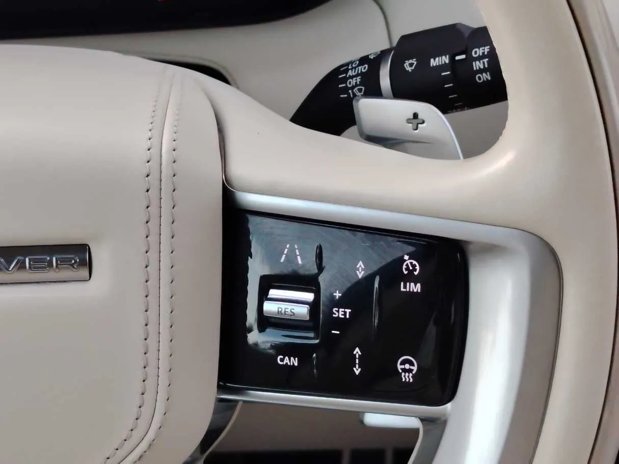 Car image 27