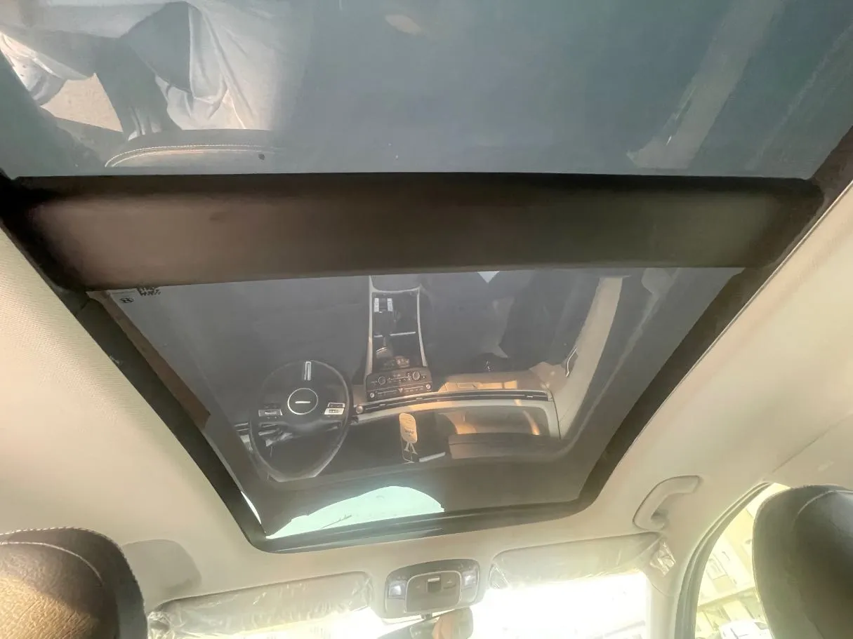 Car image 17
