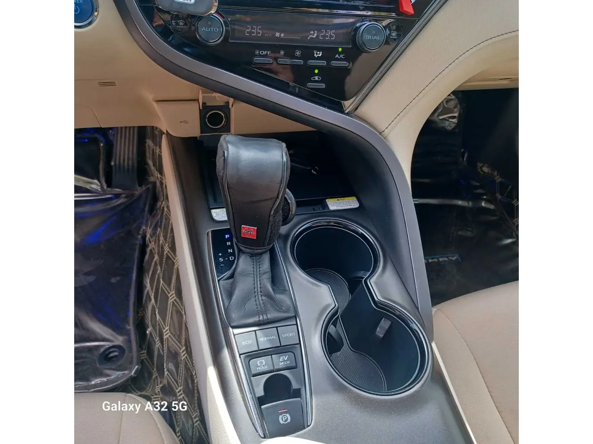 Car image 16