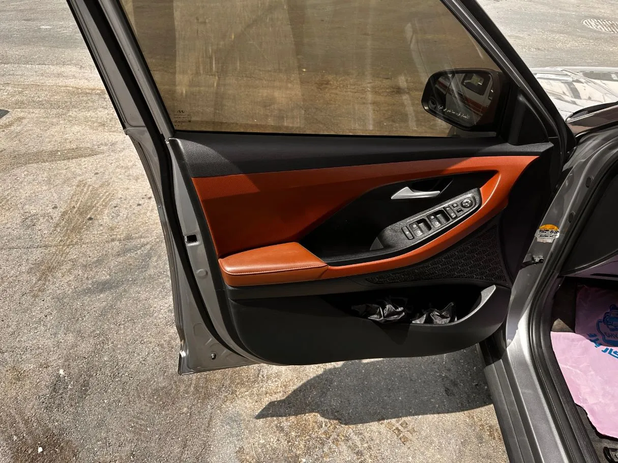 Car image 13