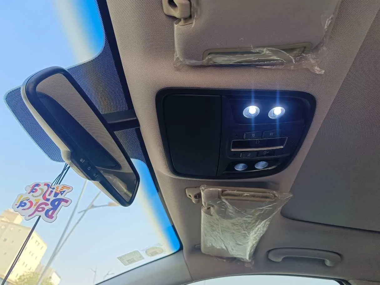 Car image 34