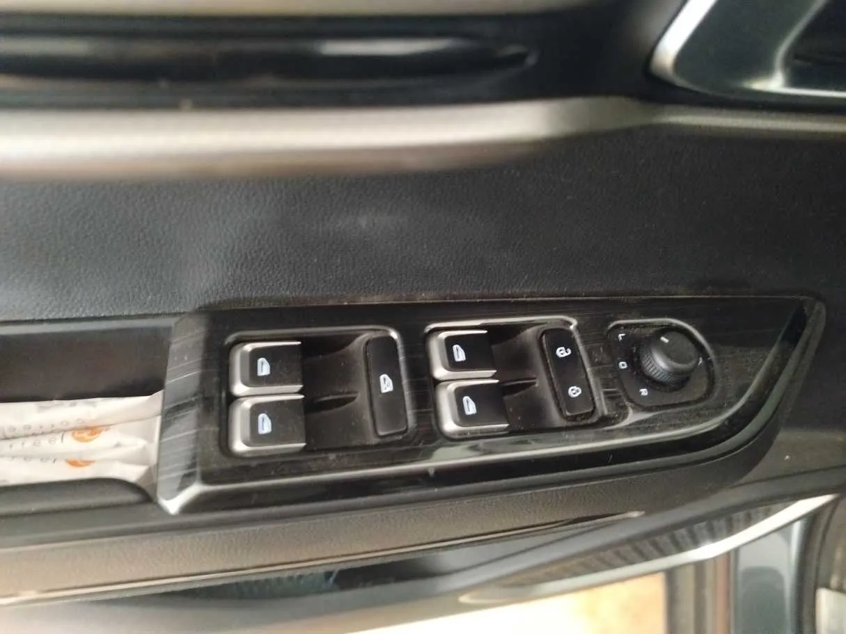 Car image 38