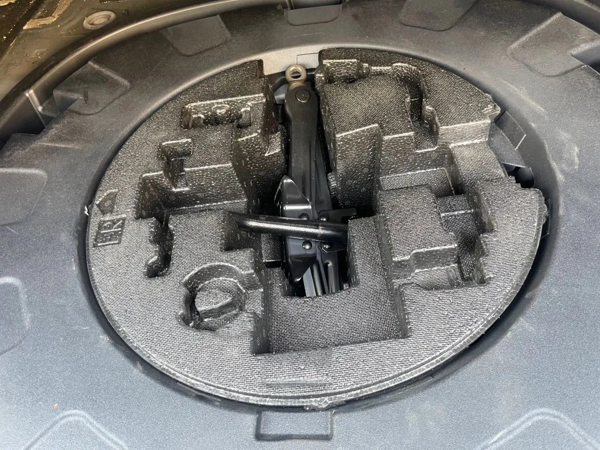 Car image 24