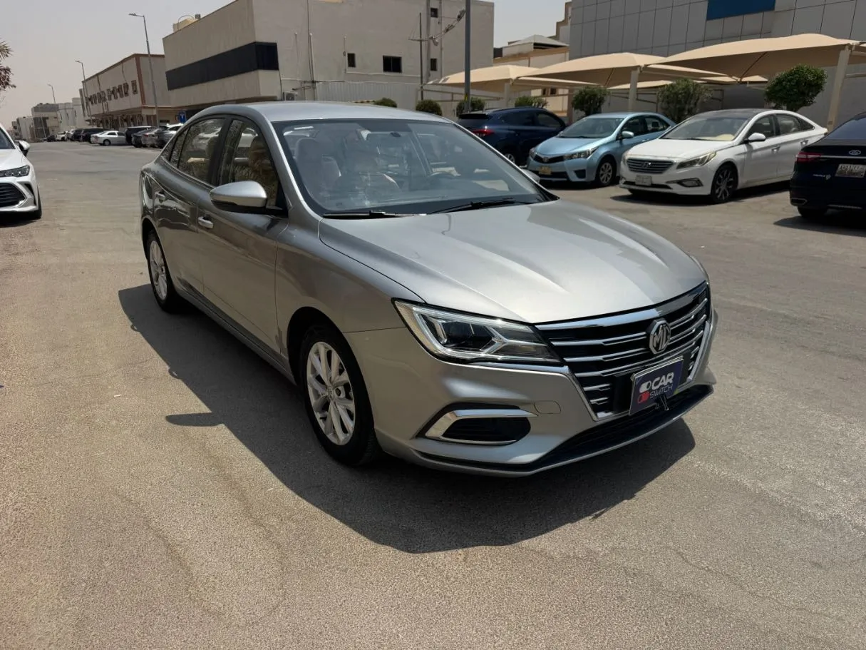 Car image 3