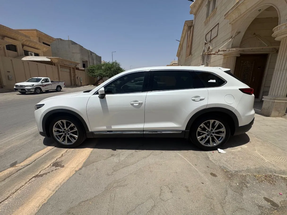 Car image 8