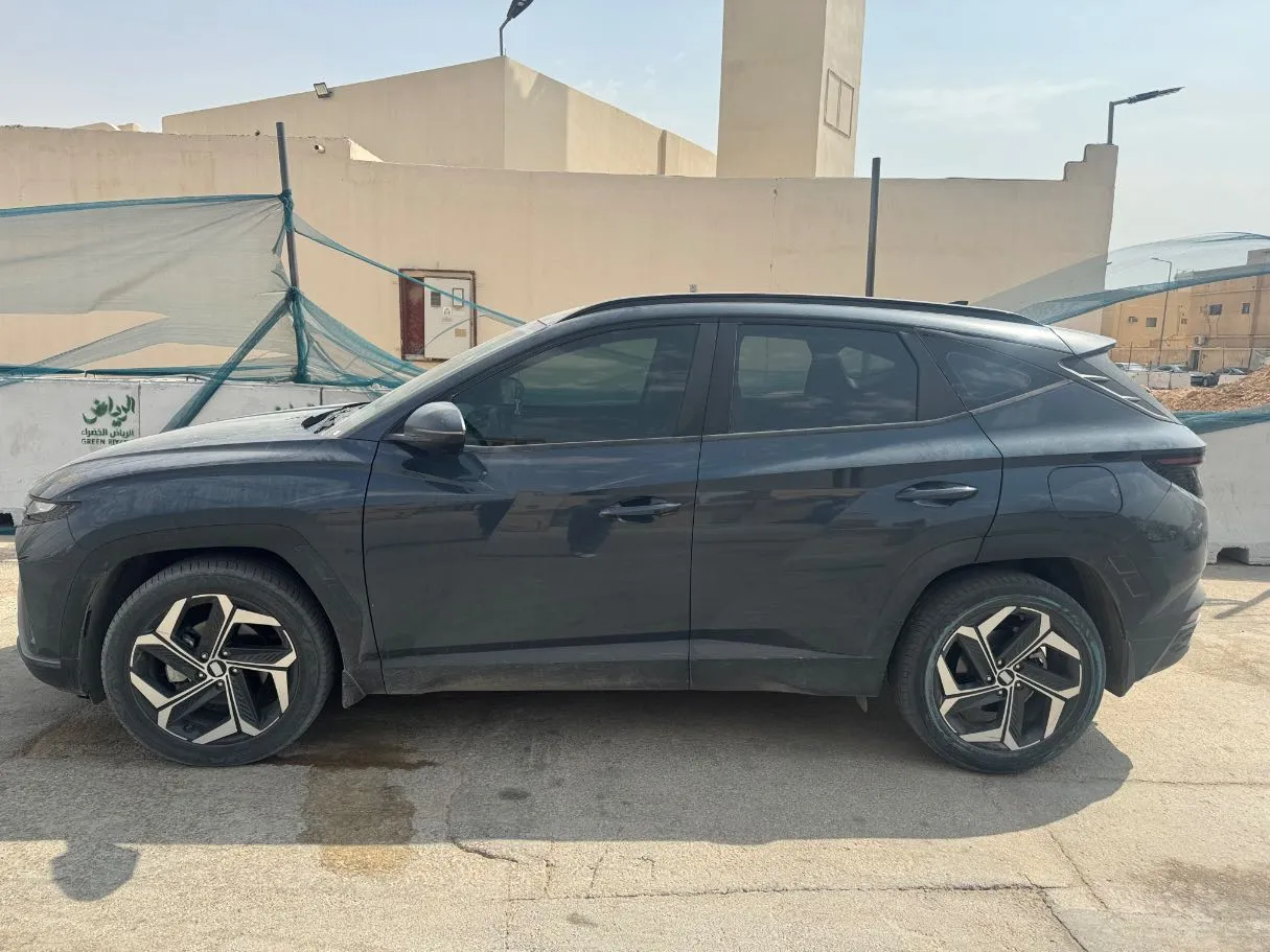 Car image 7