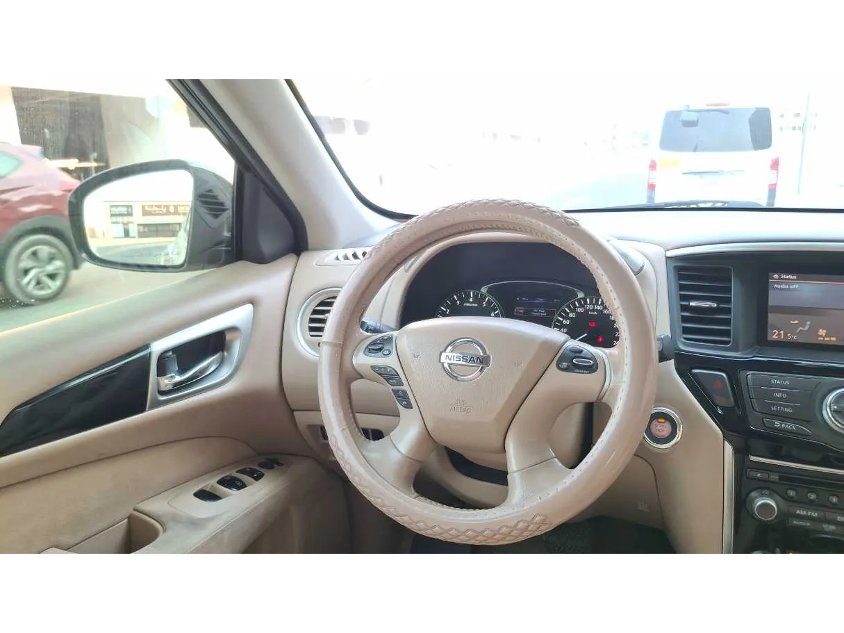 Car image 14