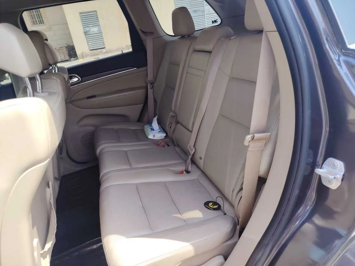 Car image 15