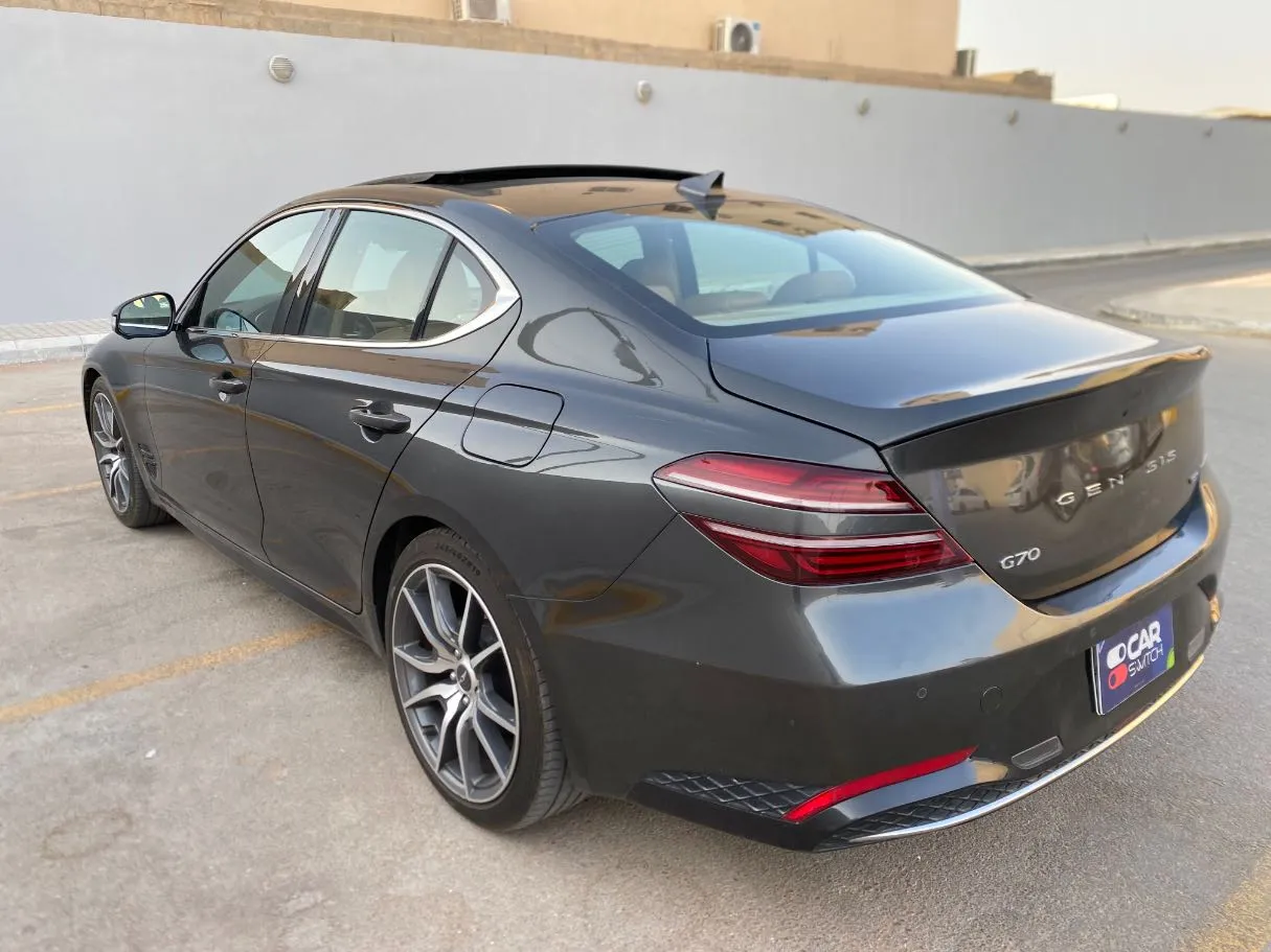 Car image 7