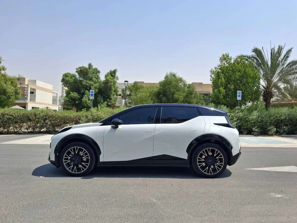 Car image 8