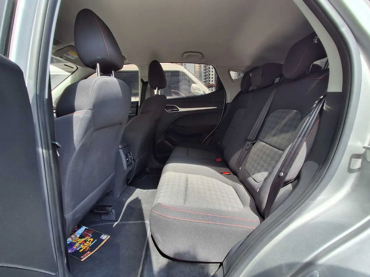Car image 13