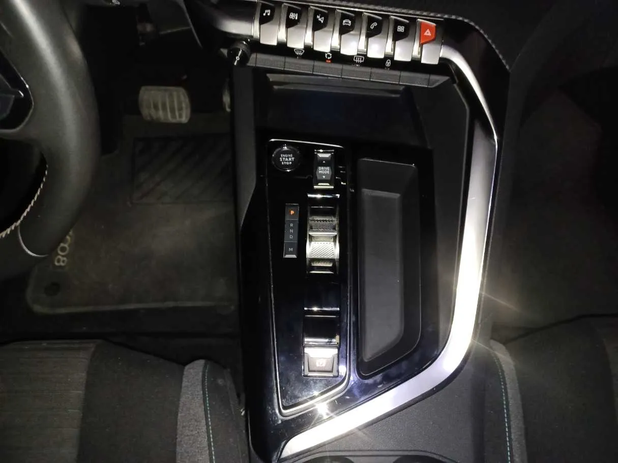 Car image 14