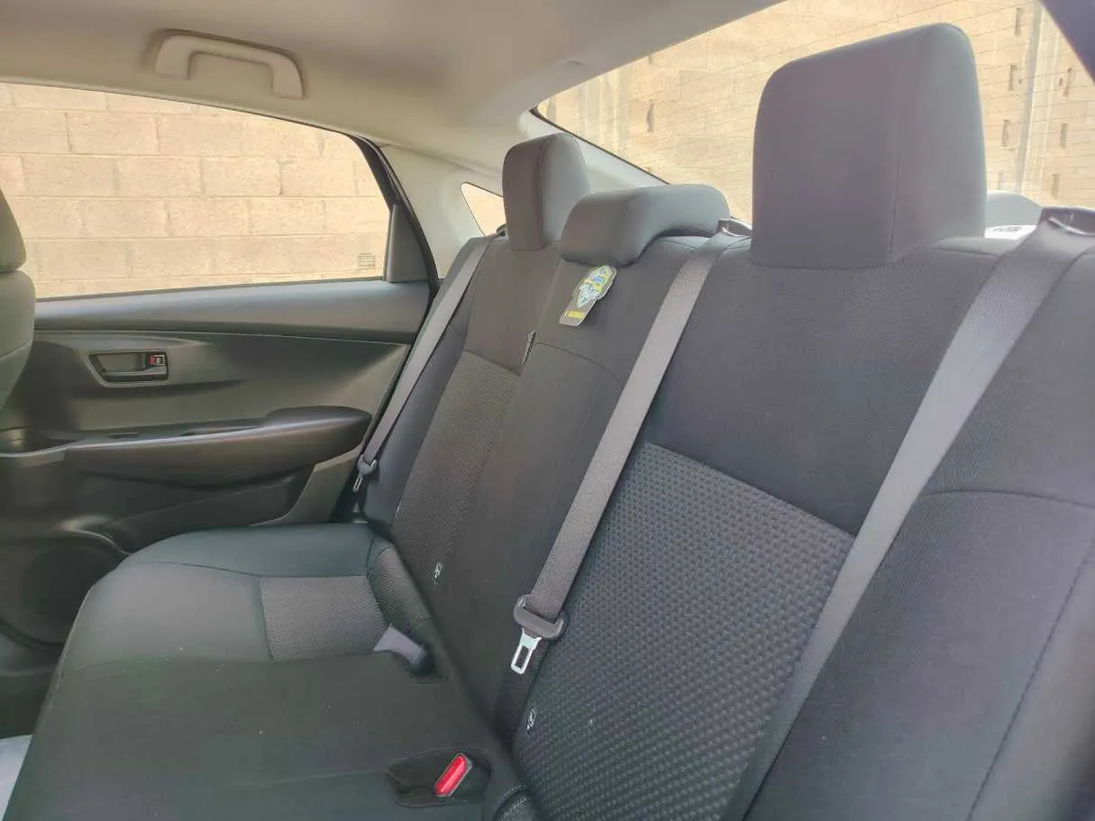 Car image 18