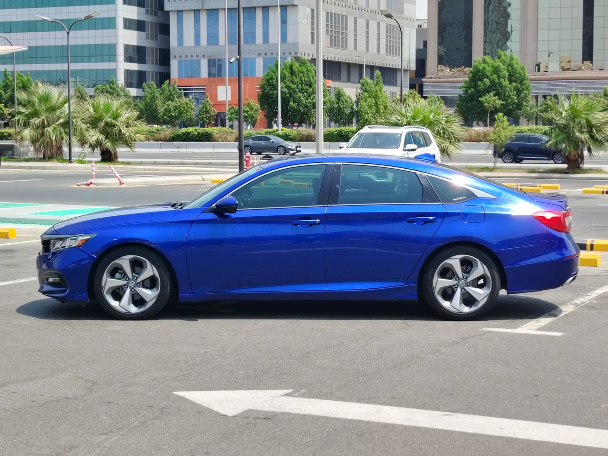 Car image 8