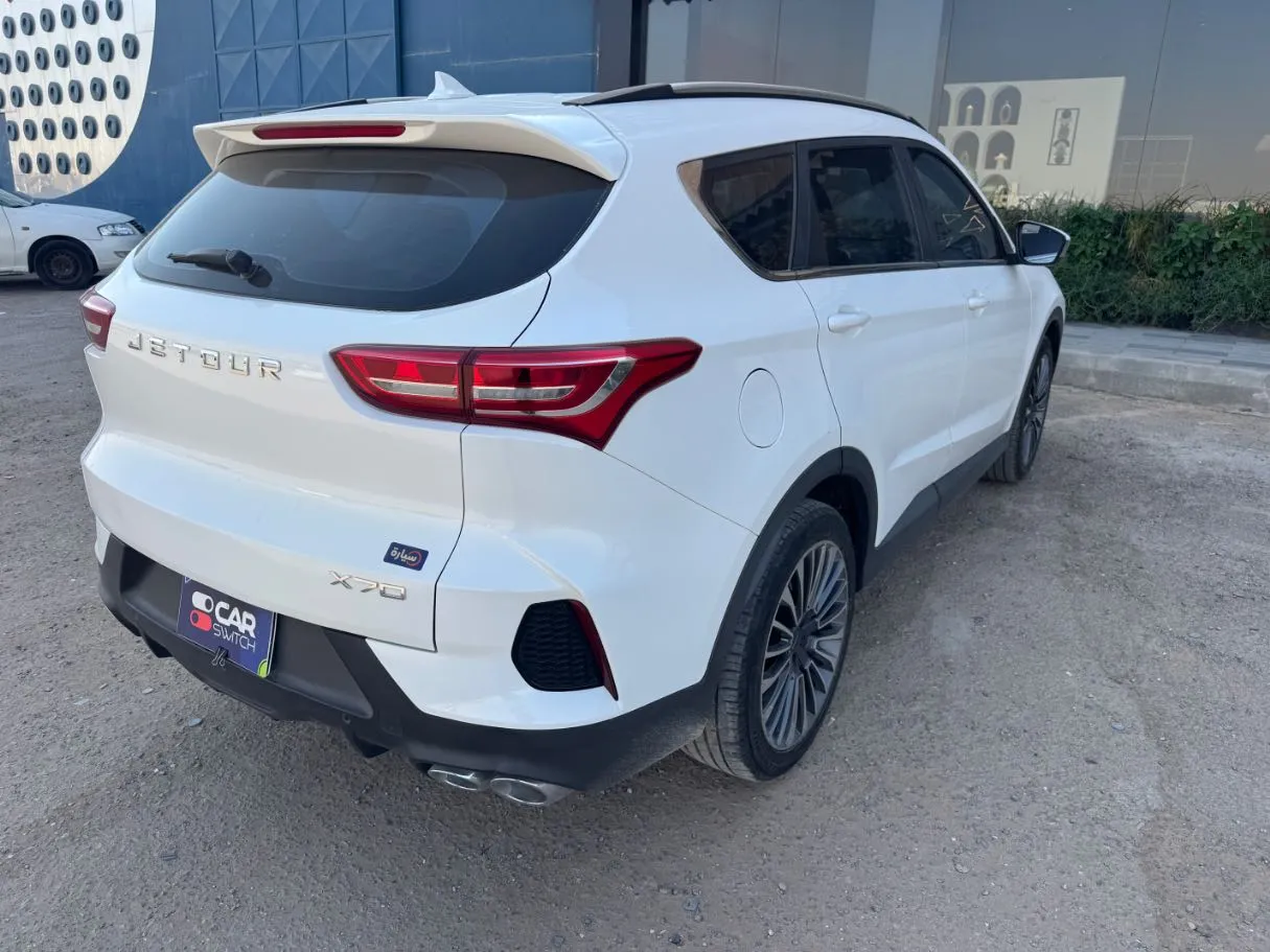 Car image 5