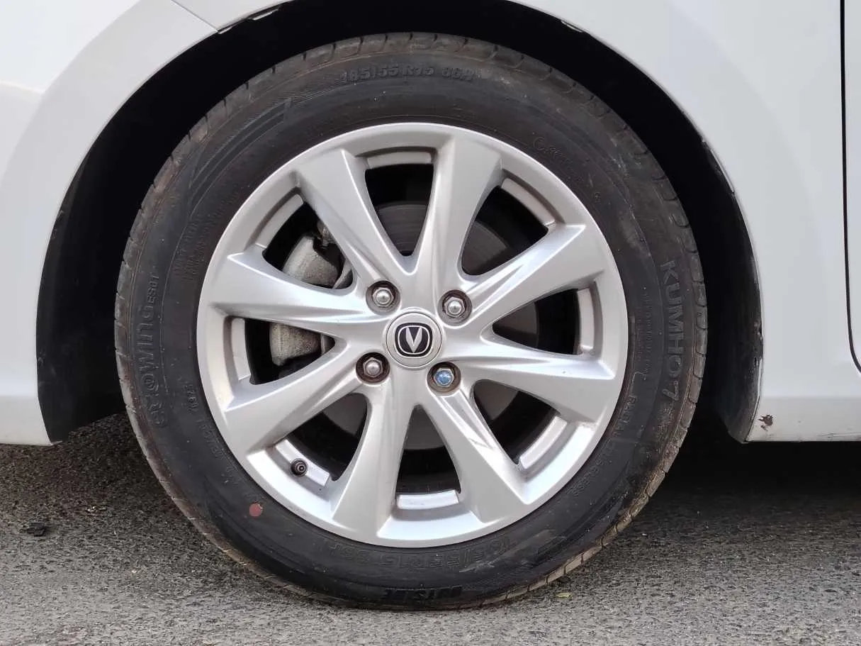 Car image 10