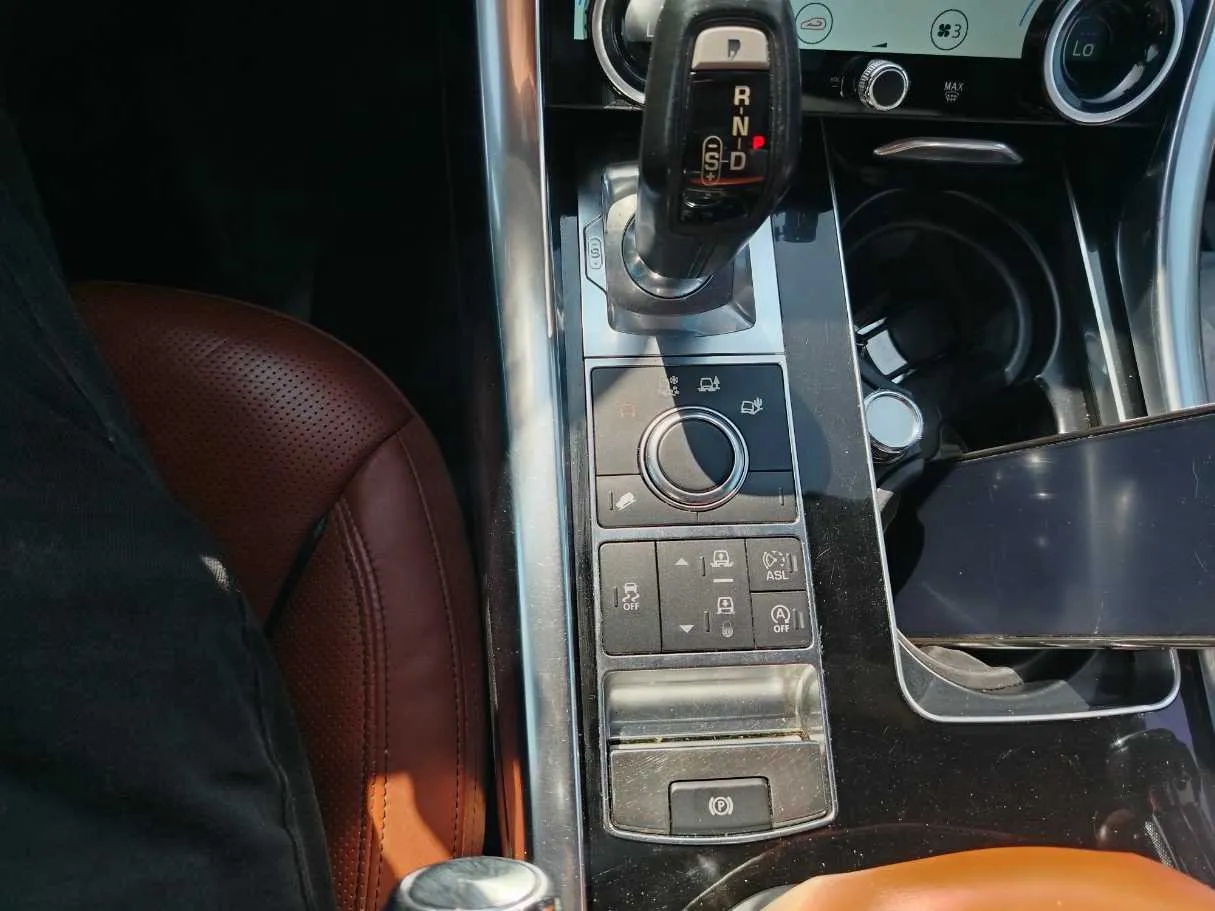 Car image 23