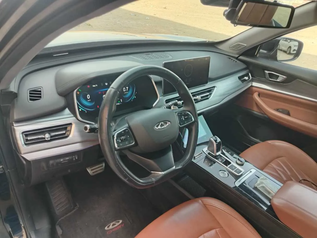 Car image 12