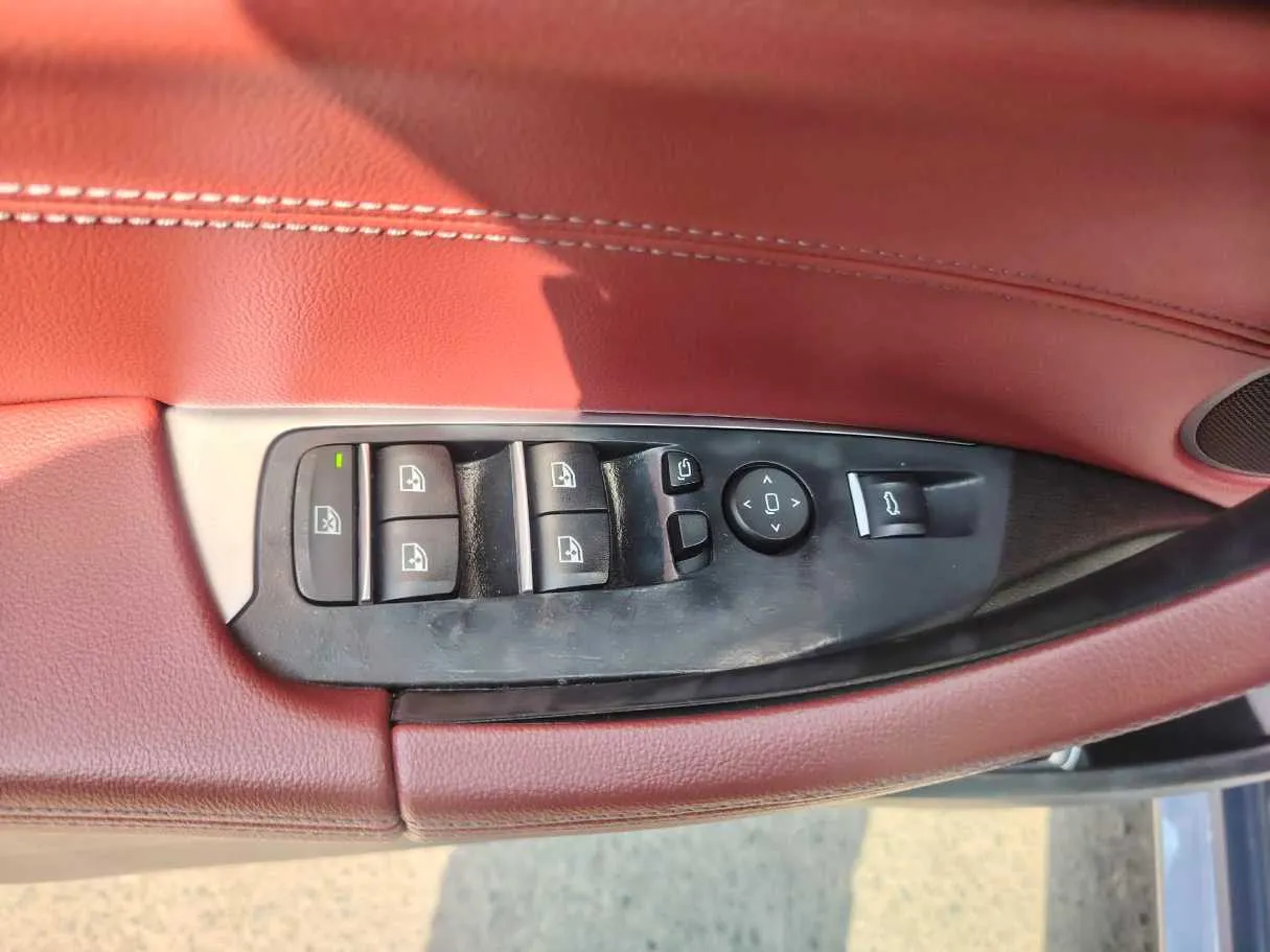 Car image 44