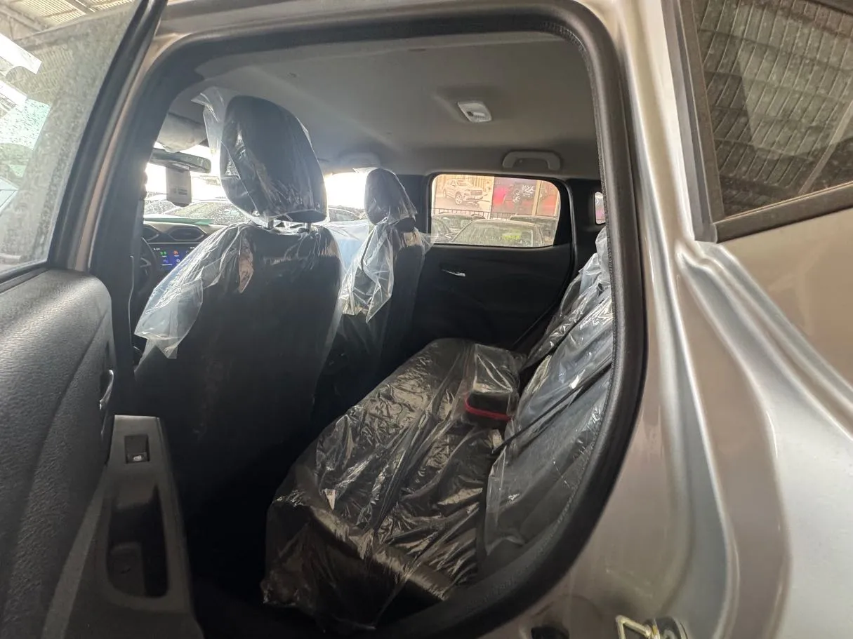 Car image 10