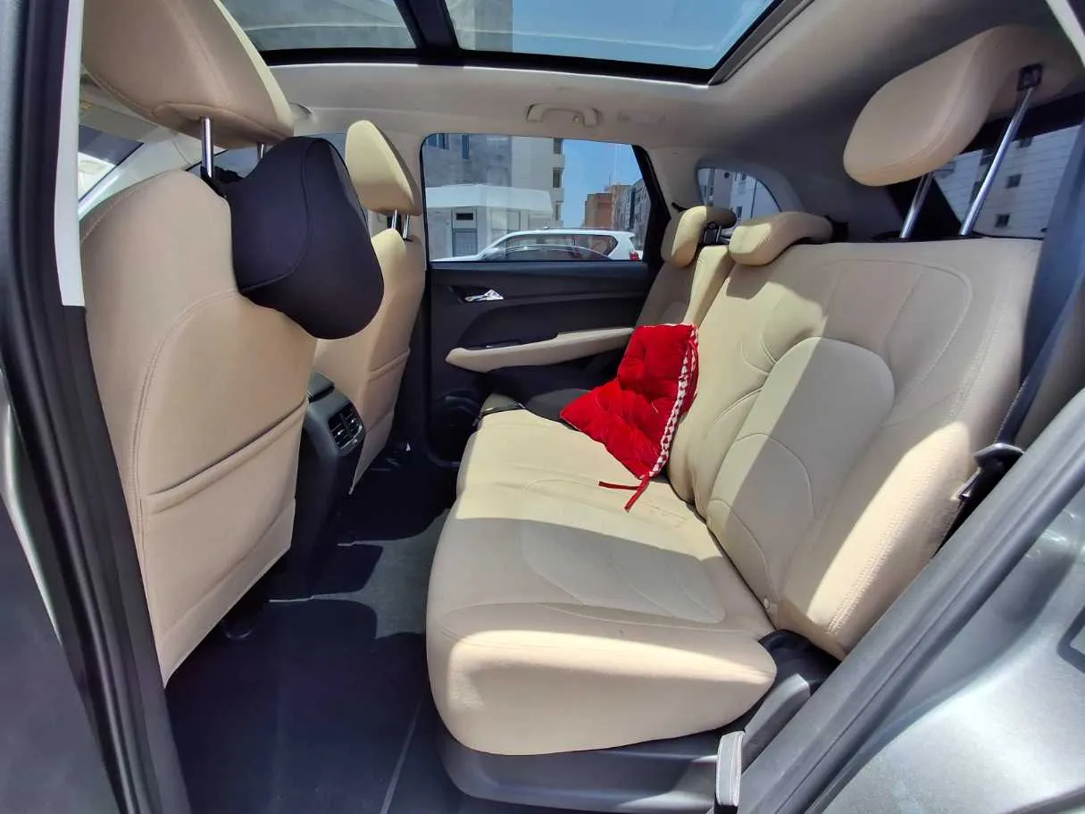 Car image 13