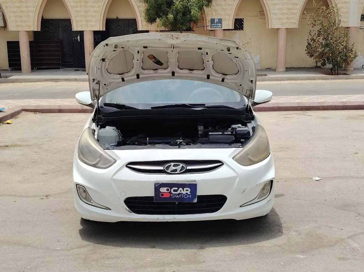 Car image 26