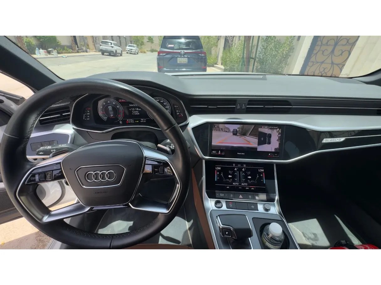 Car image 17