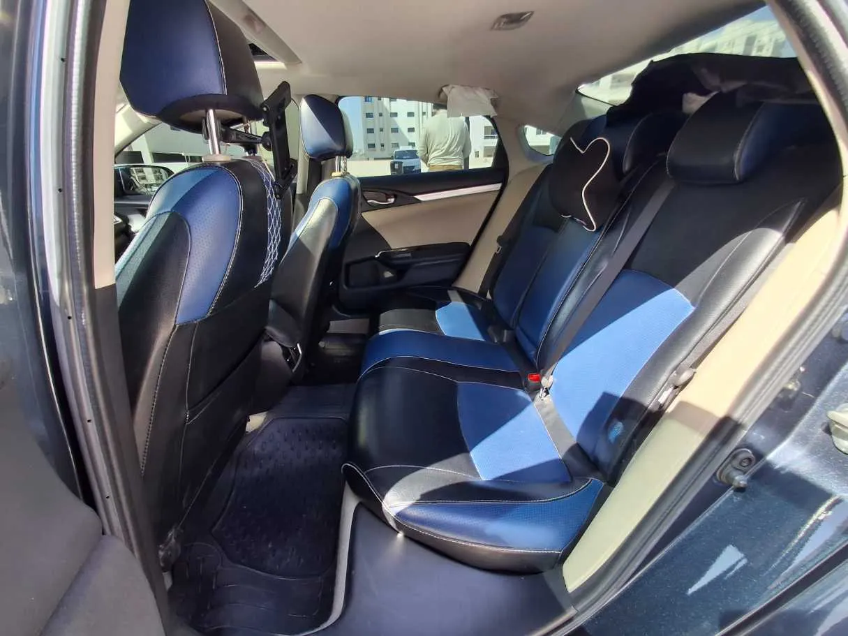 Car image 14