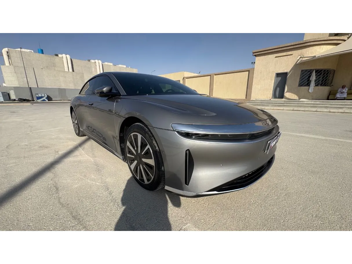 Car image 3