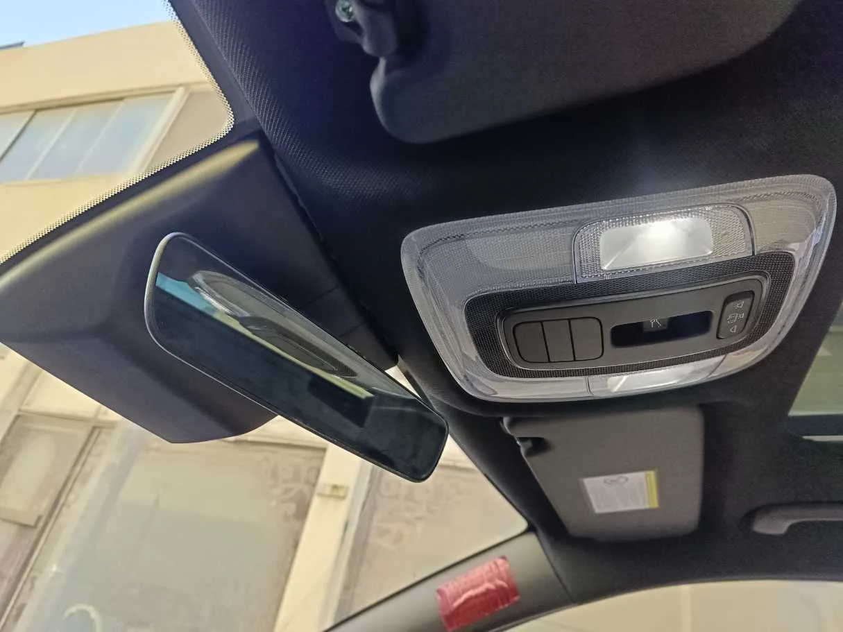 Car image 32